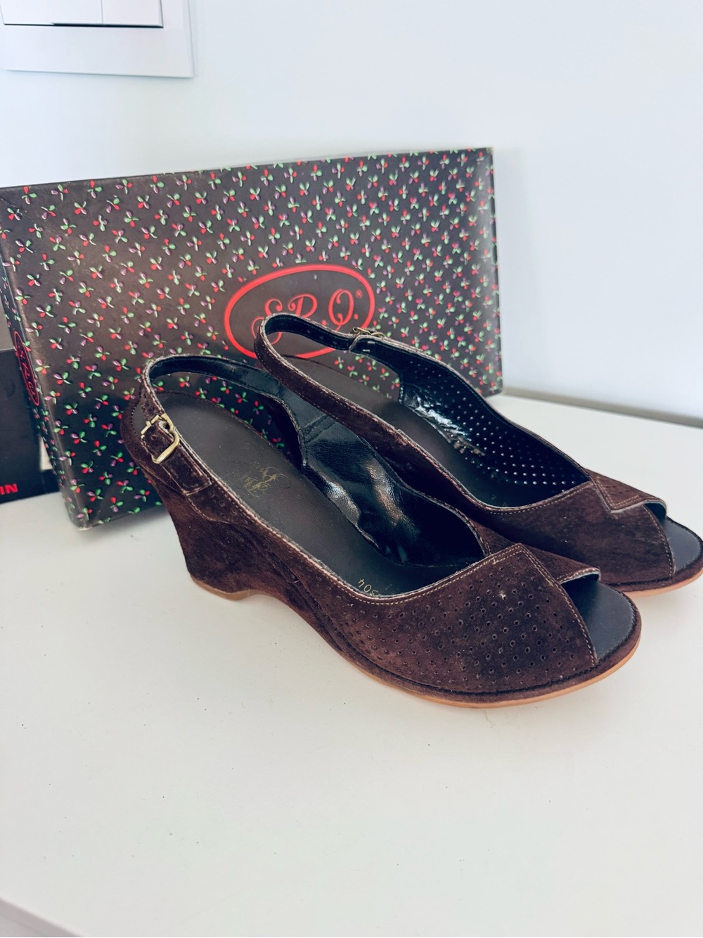 Vintage Women's Brown Suede Slingback Peep-Toe Wedge Sandals in original box